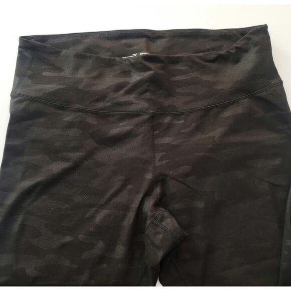 Women's Black Camo High-Waisted Leggings Stylish and Comfortable Size M - Picture 3 of 3